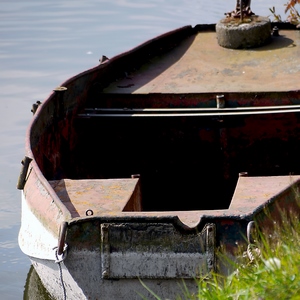 Barque au bord de l'eau - Belgique  - collection de photos clin d'oeil, catégorie clindoeil